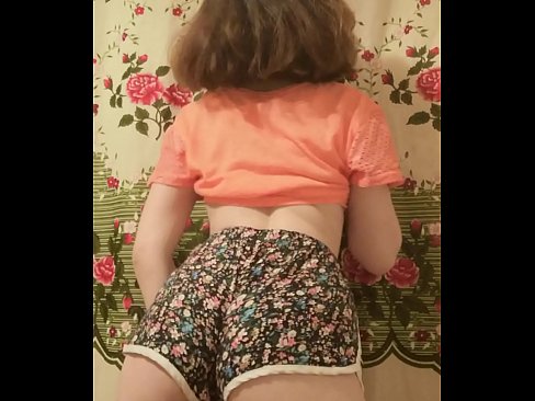 ❤️ Sexet ung babe laver en striptease ved at filme sine shorts på kamera ❤❌ Porno at da.rionews.top ❤